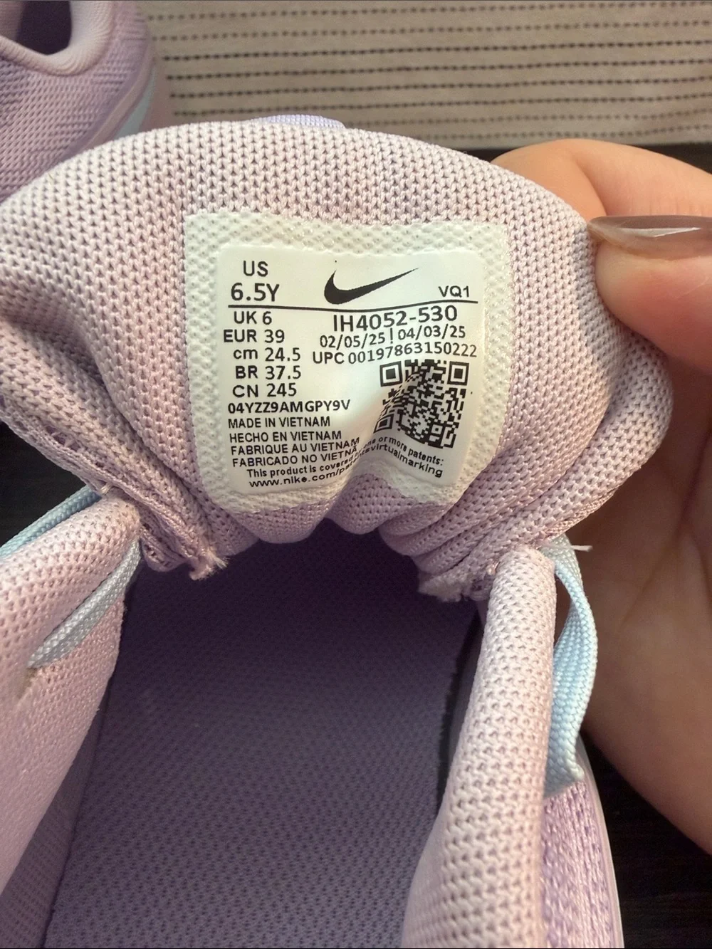 Nike Cosmic Runner Big Kids Running Shoes – Size 6.5Y – Brand New